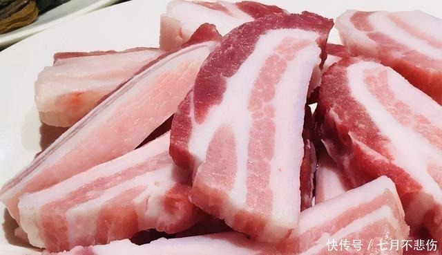 买五花肉,挑“上五花”还是“下五花”差别可大着呢,别再乱买
