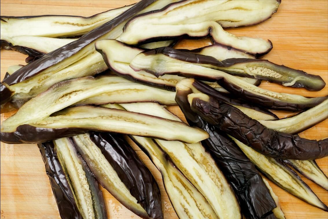 步骤|蒸茄子，不可直接上锅蒸，多加一步骤，茄子鲜嫩不发黑，更有食欲