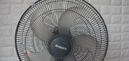 不管电风扇多脏,教你不用拆下清洗,几分钟变得干净无灰尘,实用