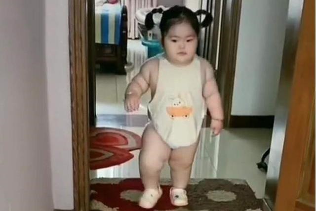 饲养员|女儿跟奶奶生活3个月,“胖若两娃”让宝妈不淡定饲养员太称职