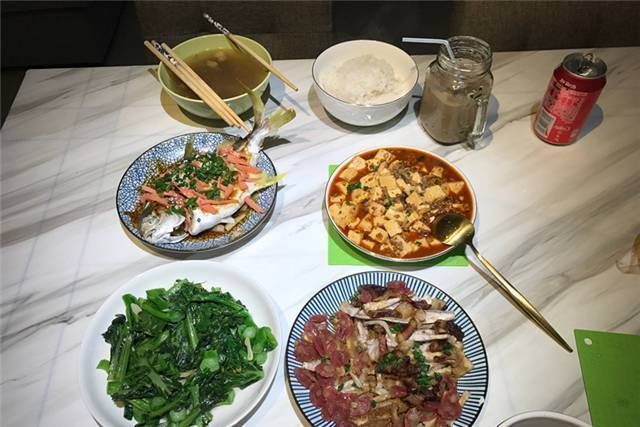 闺蜜带孩子来家里串门,我下厨做一桌菜招待,孩子吵着明天再来