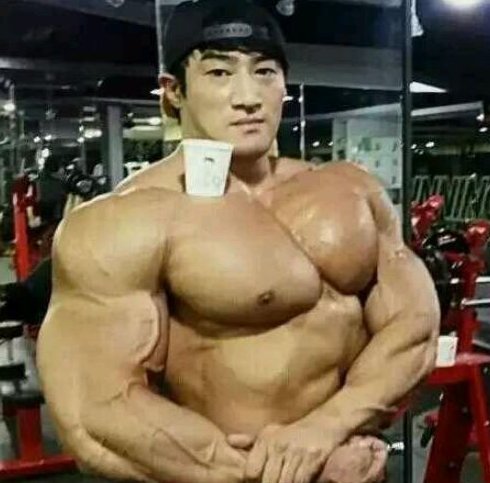 美女与野兽|韩国肌肉男，胸肌放纸杯，一般人不敢挑战