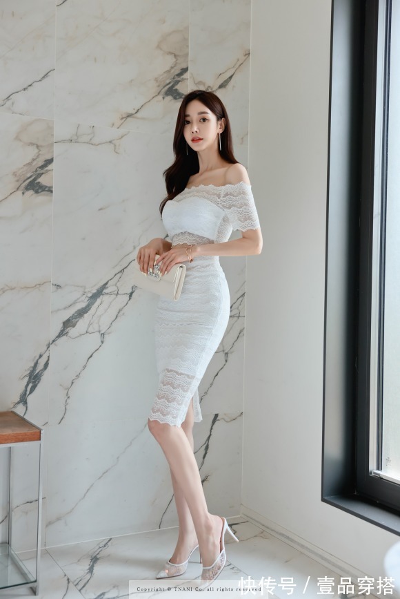 搭配|女神孙允珠高清时尚搭配：天鹅湖帷幔轻纱奶白雕花衣裙