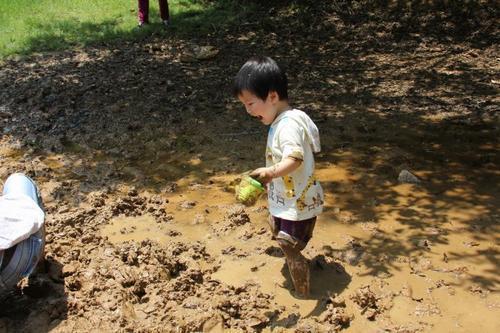 超级奶爸|地铁上佛系奶爸带娃照片火了，笑翻一片网友：爸爸带娃，活着就好