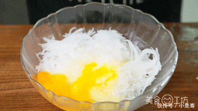 又香又软的早餐饼,搅一搅就能做,一咬还拉丝