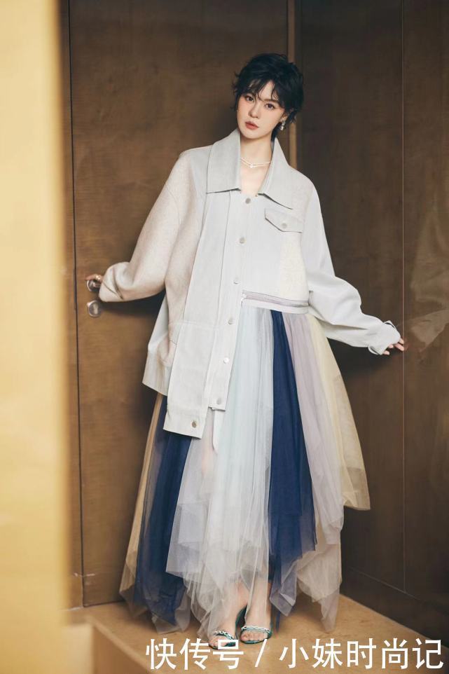 郁可唯穿上牛仔纱裙,可飒可甜,气质不一般