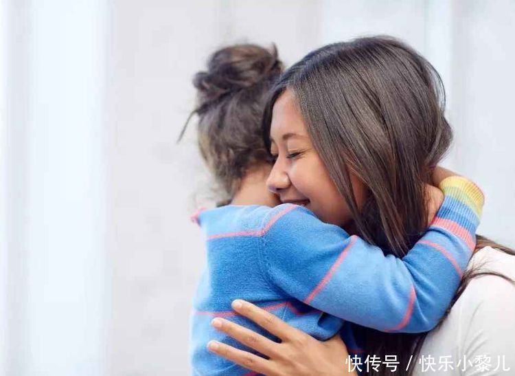 眼泪|为何妈妈说两句孩子就掉眼泪,被爸爸吼完却扭头就忘?理由很暖心