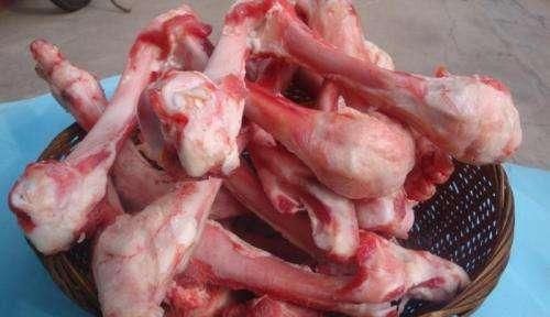  炖羊肉汤，用开水还是用冷水？牢记正确做法，羊汤浓白鲜香无膻味