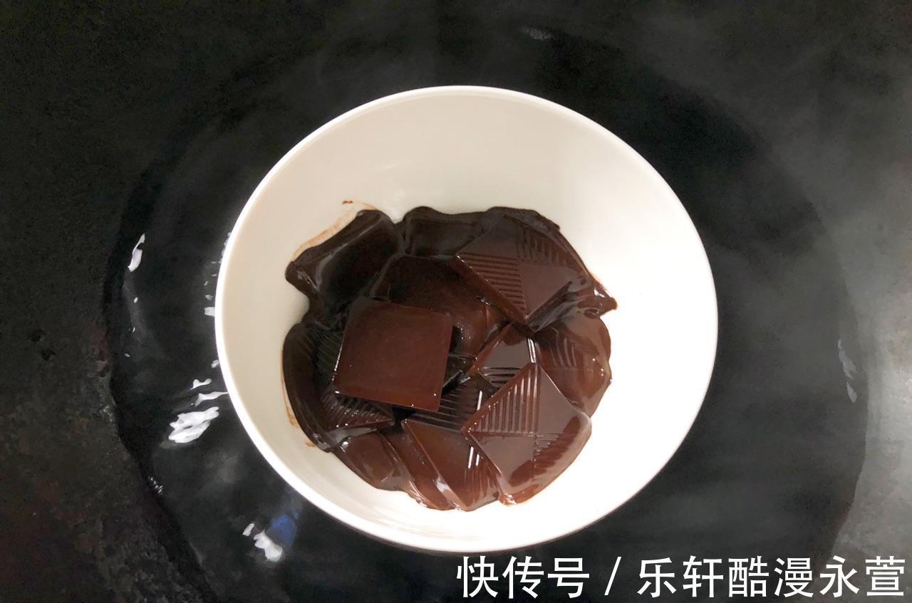 模具|巧克力酸奶慕斯，口感绵密，醇香四溢，入口即化