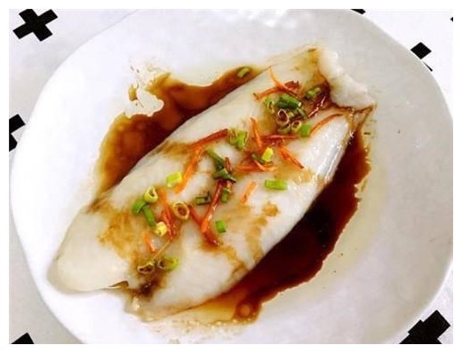 这鱼肉口感爽滑，无腥味久煮不老，高蛋白低脂肪，老少皆宜！