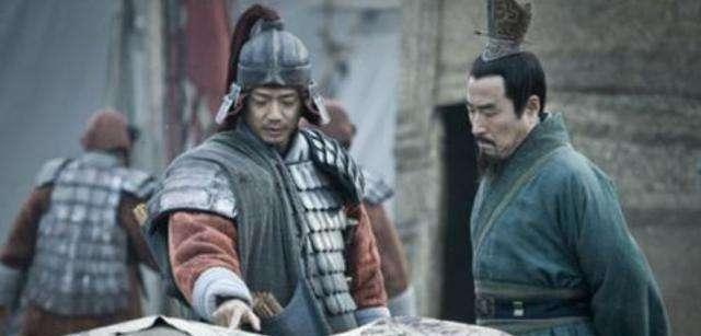 违心之言|萧何设计杀韩信后,望着他的遗体,痛哭说出违心之言,字字无奈