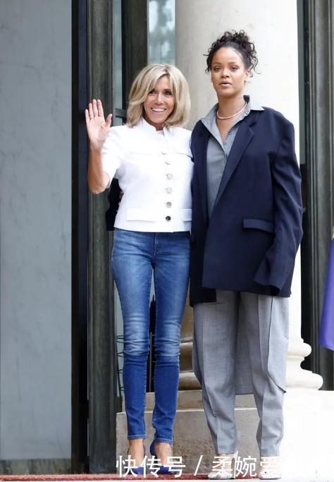 布丽吉特换新发型好年轻！手挽老公气质高贵，穿风衣露小腿美翻了