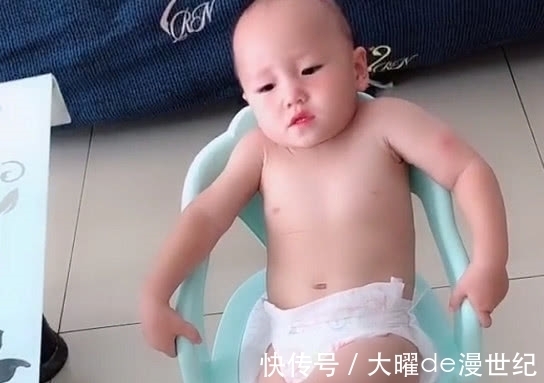 脚丫子|“大老板宝宝”享受惬意生活,果然穿尿不湿的都是“大爷”
