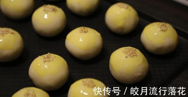 紫薯蛋黄酥|紫薯蛋黄酥的简单做法，香酥可口，营养美味！