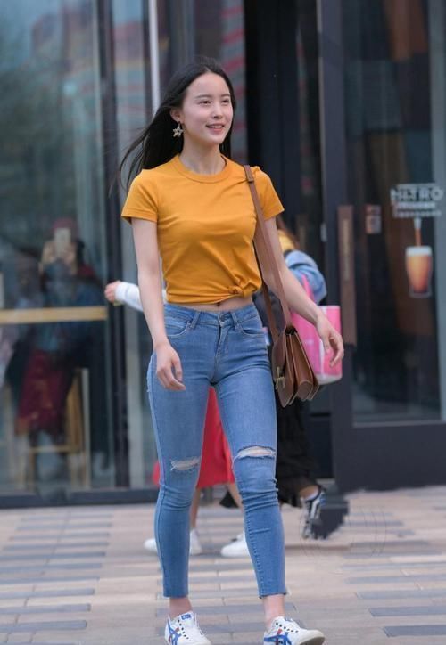 小姐姐|偏爱个性的牛仔裤穿搭,让你摆脱路人感,展现靓丽风采