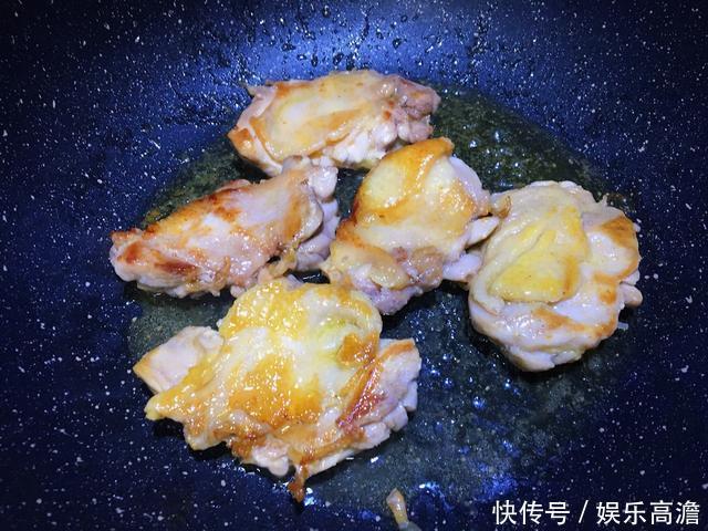 鸡扒很好吃,添加蒜瓣和蜂蜜,口感更加香甜