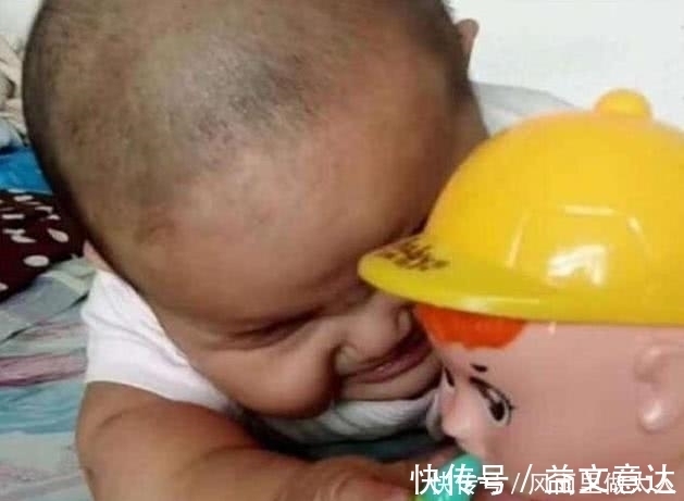 奶瓶|宝爸给儿子买了个玩具,每次拿出来孩子都哭,宝妈知道原因后笑喷