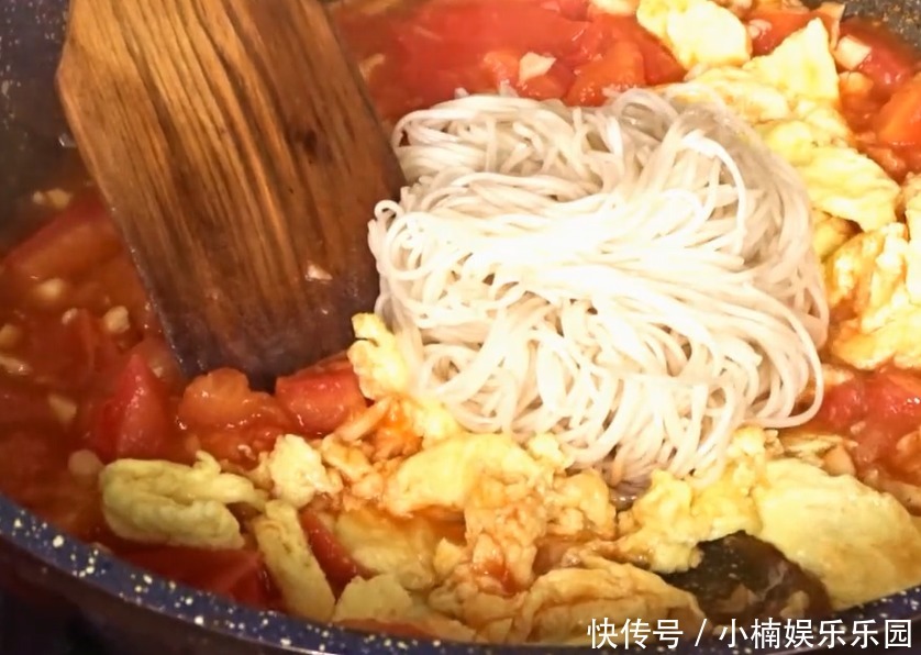 好吃|西红柿鸡蛋面好吃又诀窍,做法简单,汤浓味美,一大碗吃不够