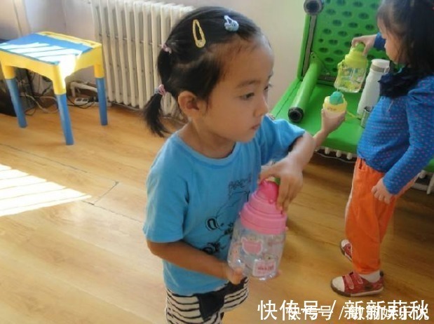 积食|提醒家长2个时间别给娃喝水了,容易伤脾不长个,抓紧停手