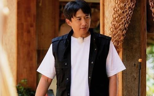 向往迎来大牌明星,何炅亲自出门迎接,黄磊做菜凭他的口味