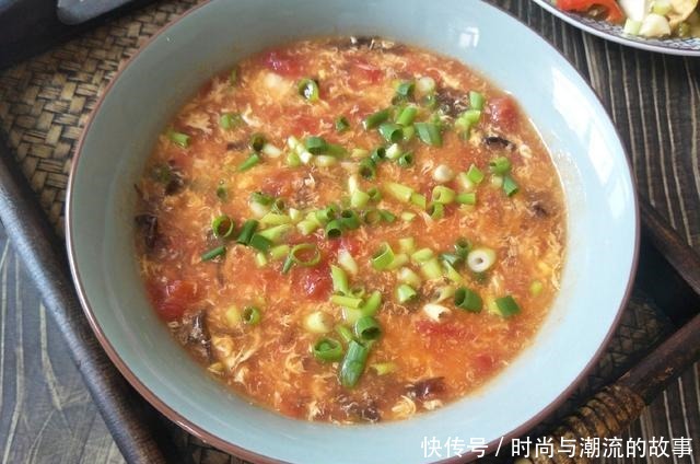 西红柿鸡蛋汤,处理好1个小细节,汤汁浓郁,味道更香