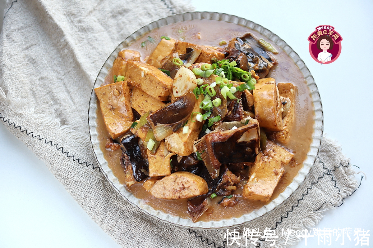 这鱼被称“老板鱼”，是魔鬼鱼的亲戚，全身无刺，鲜美不舍得挪筷