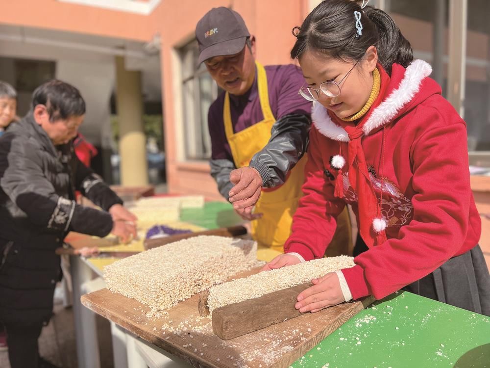 启明小学！龙游启明小学开展“乐过传统年”主题迎新活动