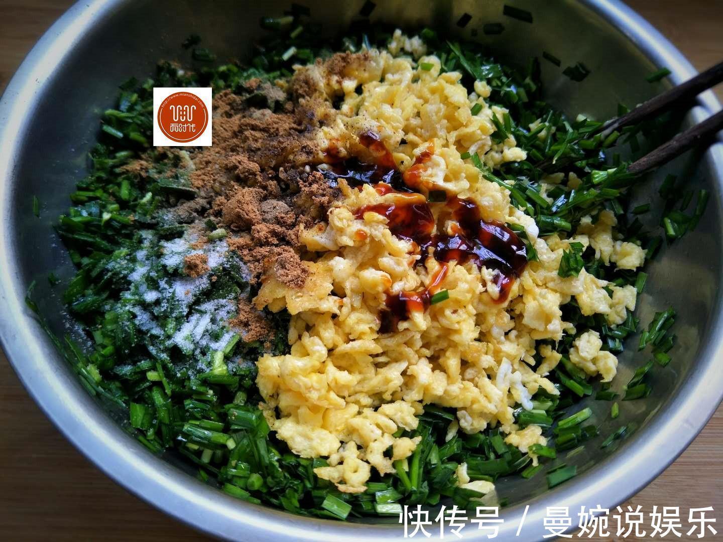 厨路|这样的韭菜盒子很少见，一抻一卷，皮薄馅大，层层酥脆，做法简单