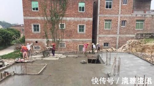 怨声|借地下室之名抬高地基2米,砸60万建两层别墅,邻居们看后怨声载道
