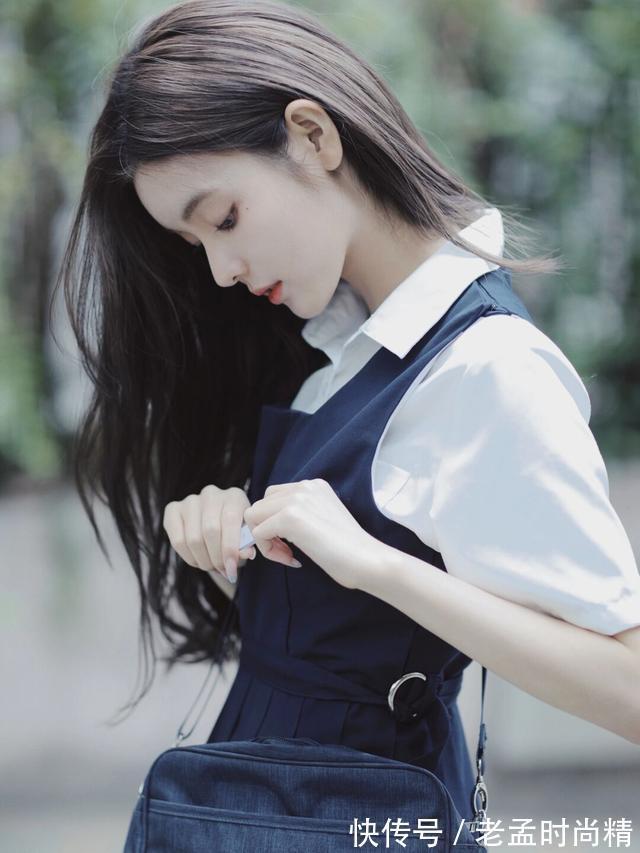 制服|JK制服学生裙正装也很好看，美女穿起来很有青春气息，安静甜美