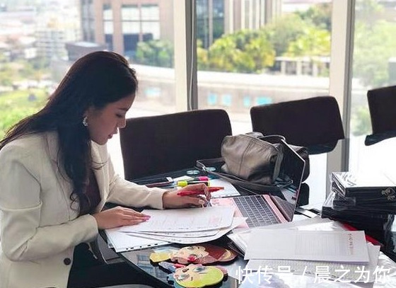 美女|泰国美女坚持健身,不仅维持了窈窕曲线,还是一位职场女强人!