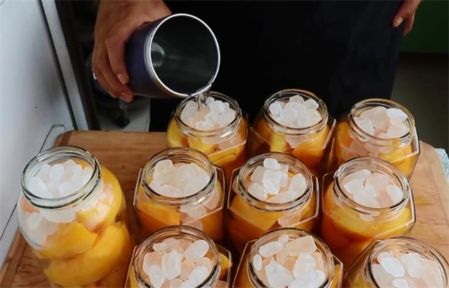 空气体|这才是黄桃罐头正确的做法,果肉香甜爽口有技巧,放一年不会坏