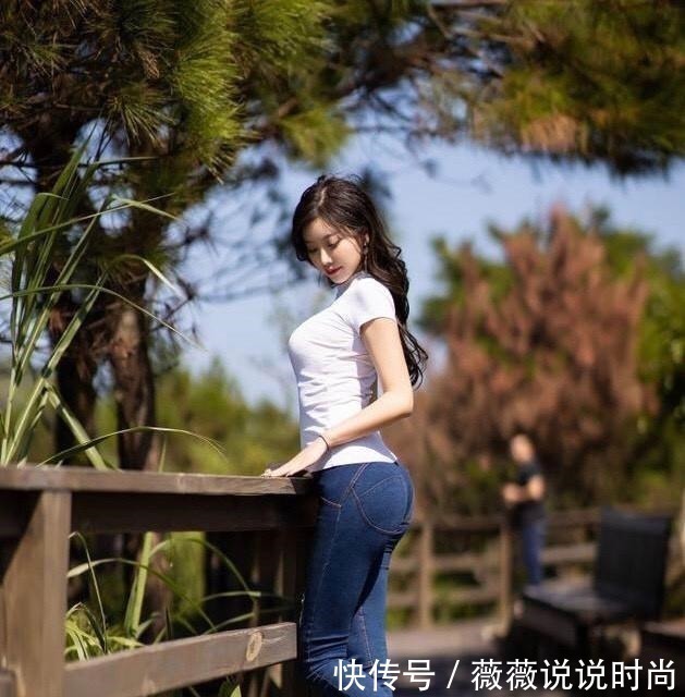 牛仔裤|紧身牛仔裤映衬出的紧致身材,实在太美了