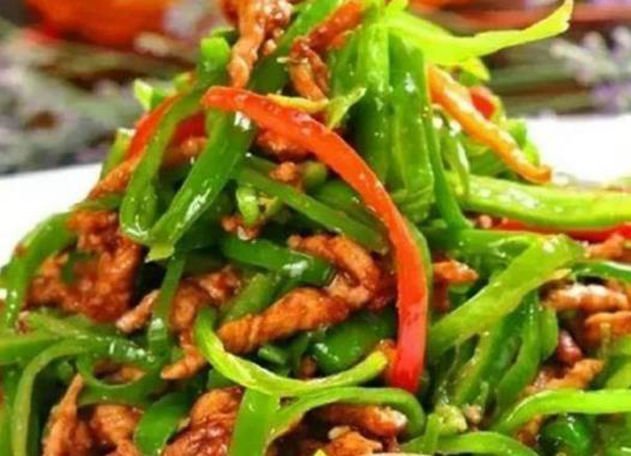 美食精选:吉祥如意卷,红烧翅尖,蒜台回锅肉,青椒肉丝的做法