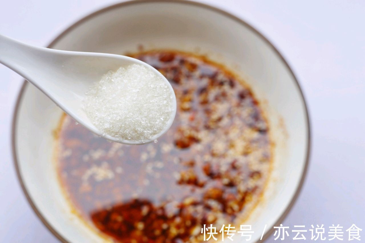 自制辣椒酱,拌凉菜通用,做法简单,鲜香可口,真实用