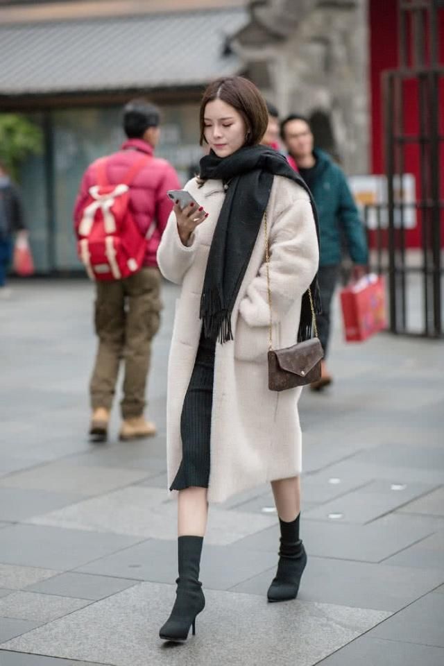 女人味十足的裙子搭配，让你气质与时尚并存，笑起来也是美美哒