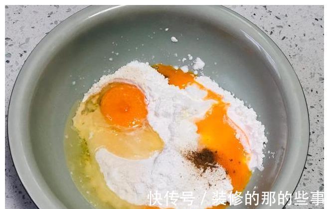 面包糠|炸鸡翅时,脆皮糊如何调制?牢记这3个小技巧,不放面包糠也酥脆