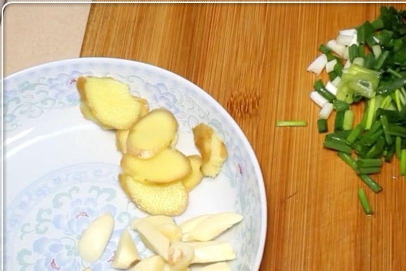 鸡肉好吃有窍门，换个新吃法，2斤鸡肉不够吃，做法简单又解馋