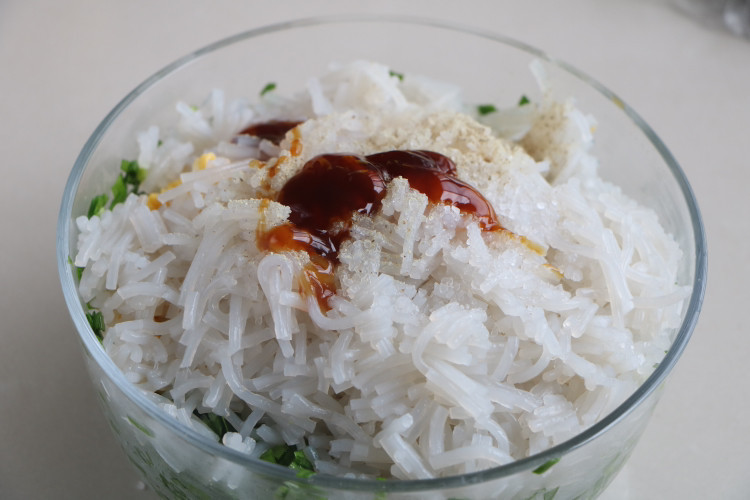 懒人|一把韭菜5斤饺子皮,做懒人早餐,比韭菜盒子好吃,一口气吃10个