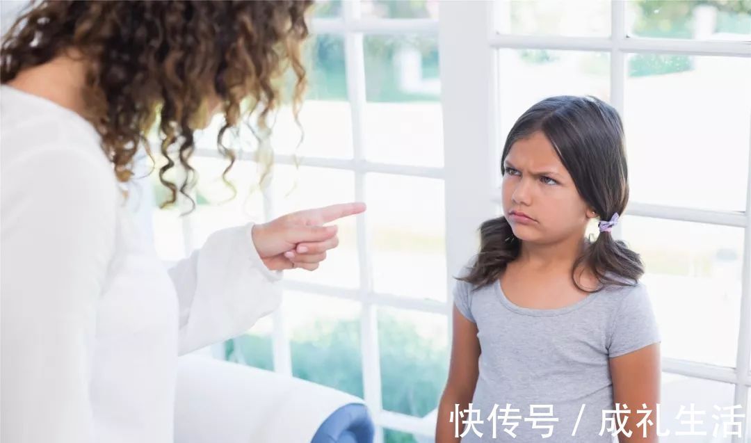 发脾气|孩子发脾气时,父母这样安慰,更容易培养出“高情商”孩子