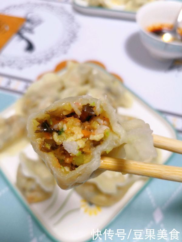 西葫芦虾仁饺子|西葫芦虾仁饺子这样做也太好吃了，每天下饭都靠它