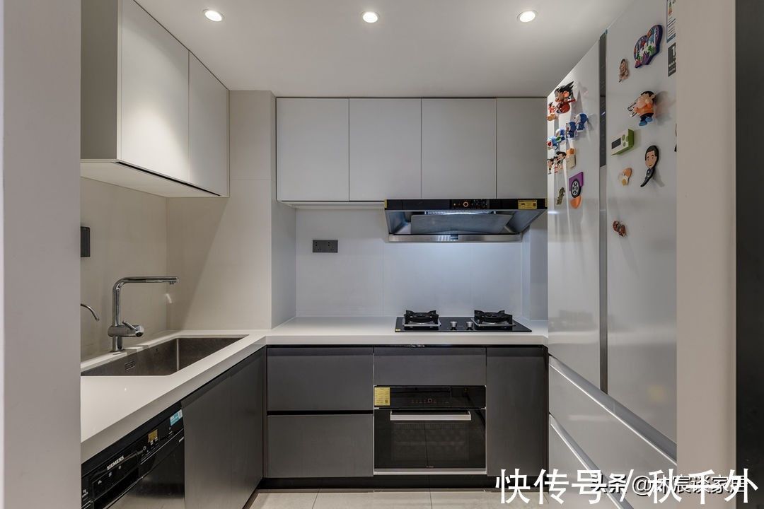 沐宸|越来越多年轻人选择客厅不装电视,还真别说,这样的家出彩又实用