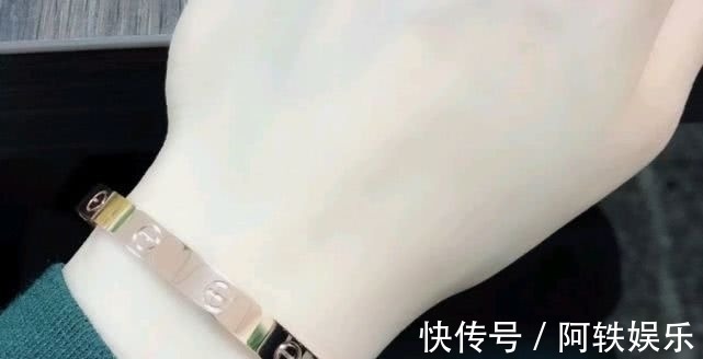 手镯 奢侈品珠宝首饰深受女人追捧,价格那么贵,为啥还有人买?