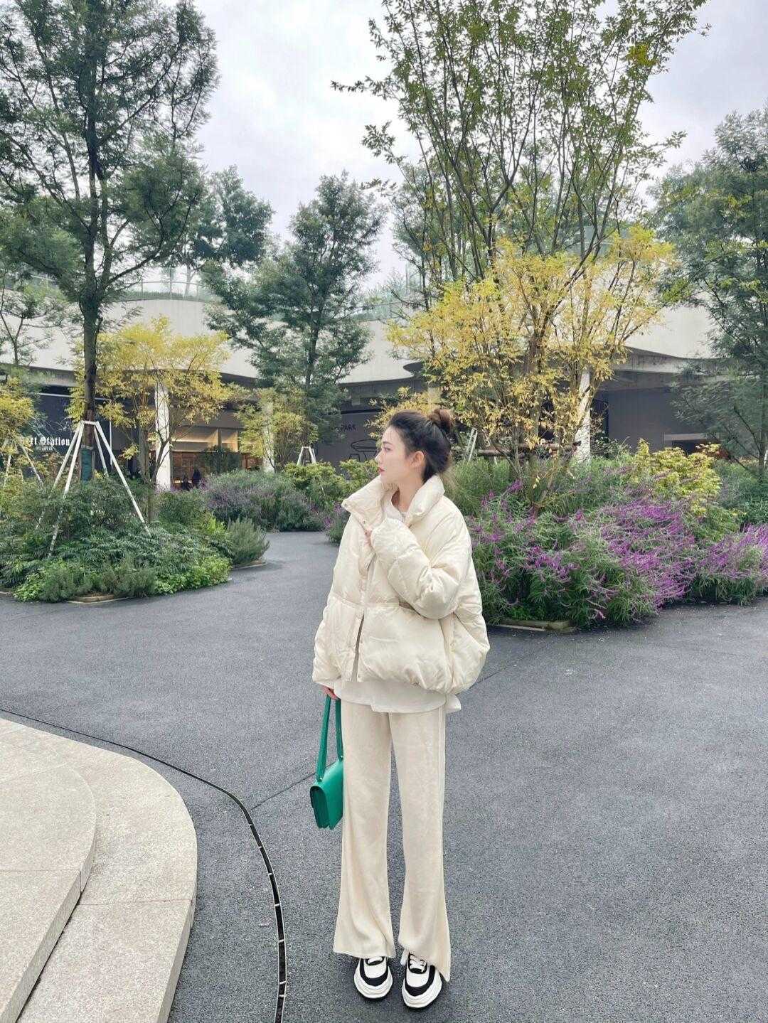 小姐姐|天冷建议买这3条裤子,遮肉保暖还百搭,梨形身材的女生快入手