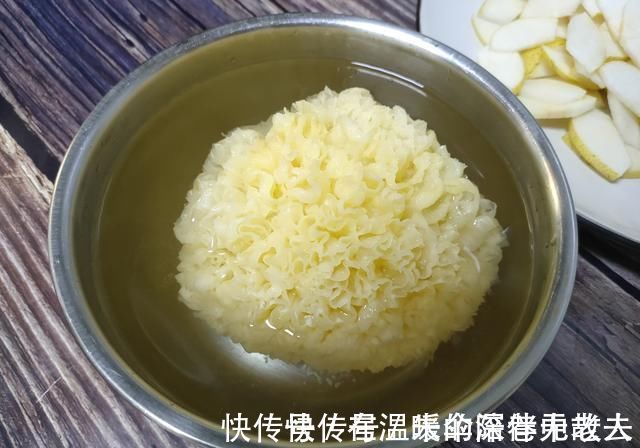 煮银耳汤，凉水下锅还是热水下锅不少人搞错了，难怪银耳不出胶