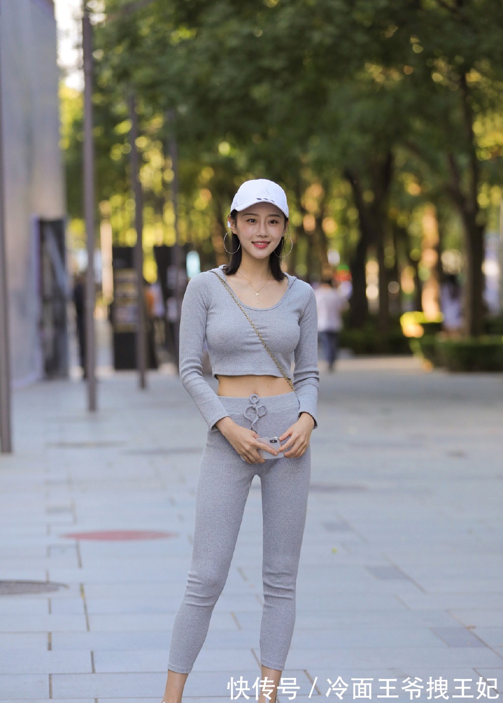小姐姐|时尚减龄的运动套装,夏日穿搭正合适,轻松点亮你的青春美