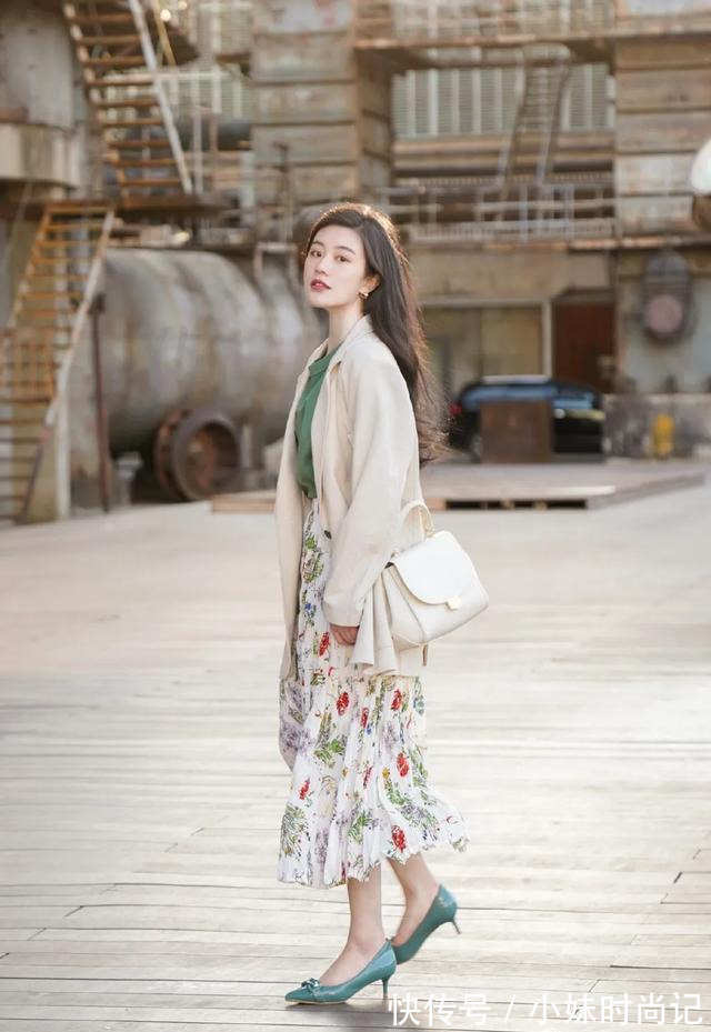 气质|“油画裙”又火了,气质清新文艺还很百搭