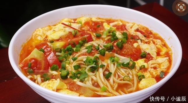 在冬天手不沾面就能轻松做面条,做法懒到家,方便到让人难以想象