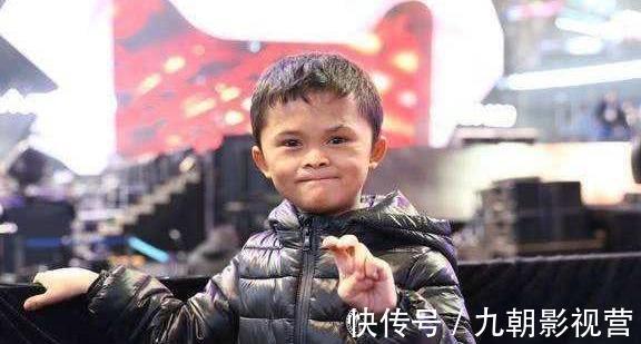 马云|“小马云”已不火,如今“工地马云”火了,网友:确定不是本人?