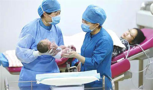 宝宝|生完小孩后,医生如果再次把手伸进产道,可能是在救产妇